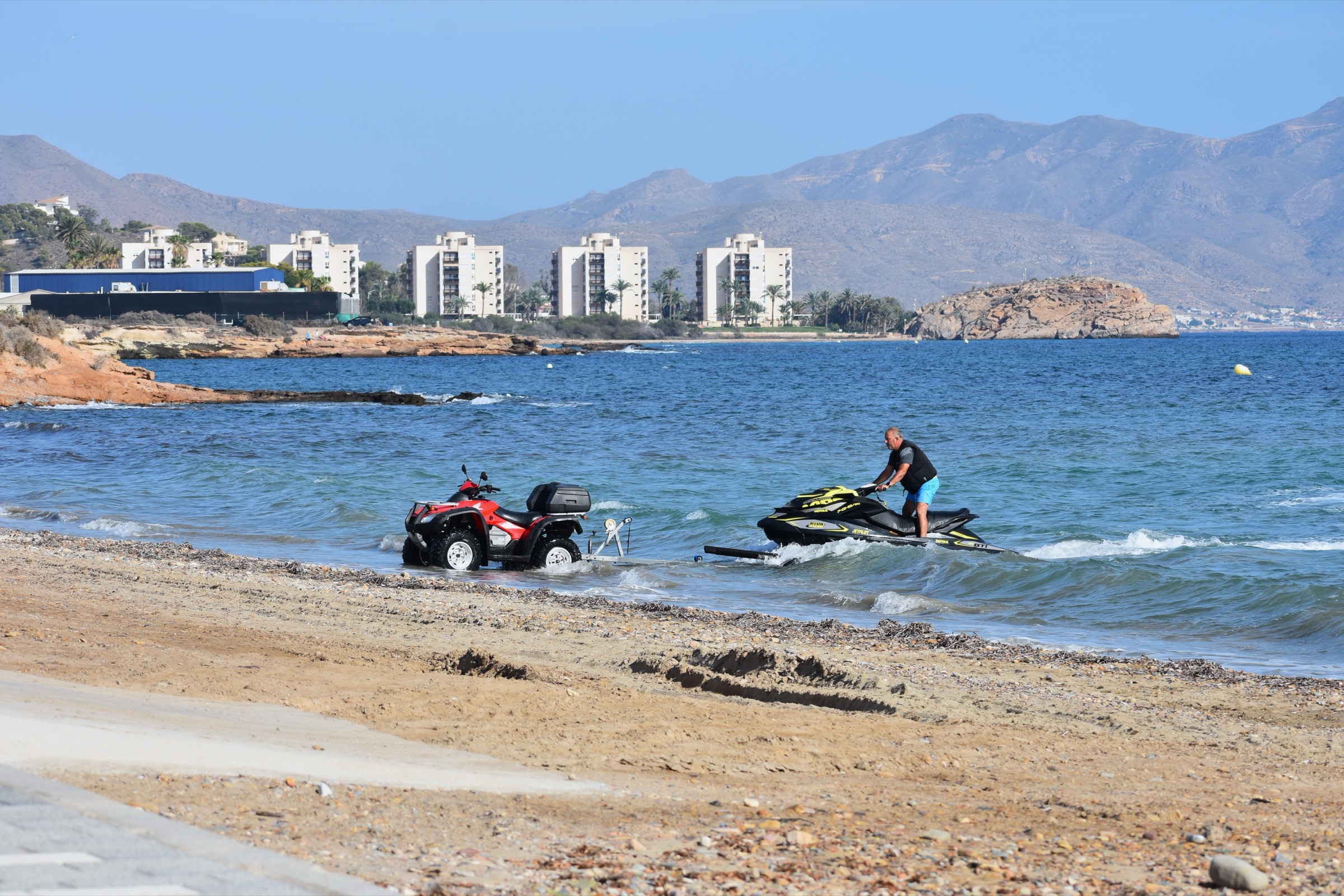 Loading a jet ski onto a trailer at Playa del Alamillo, Puerto de Mazarrón