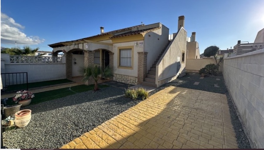 Monsora villa style