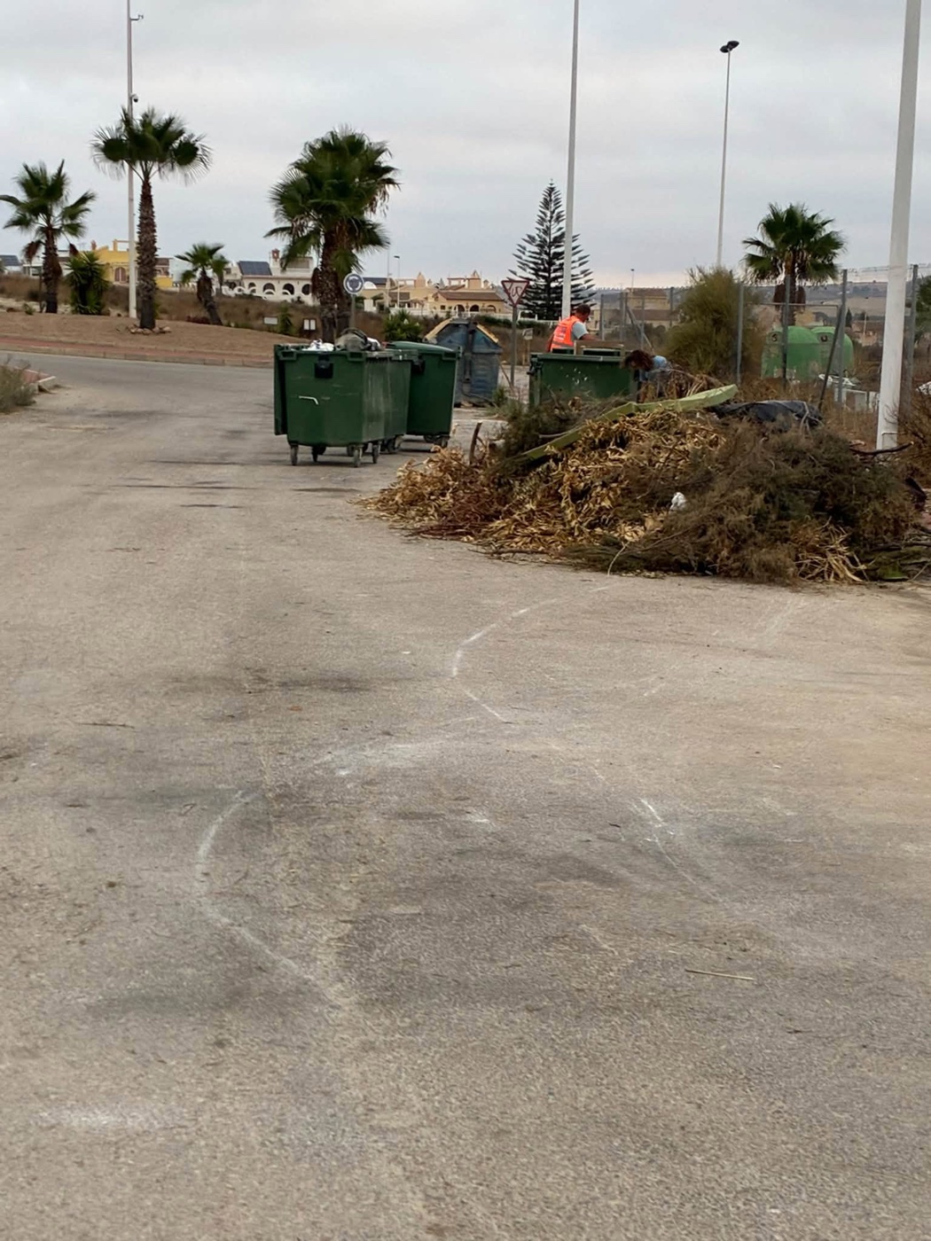Camposol Clean and Tidy Group clearing rubbish
