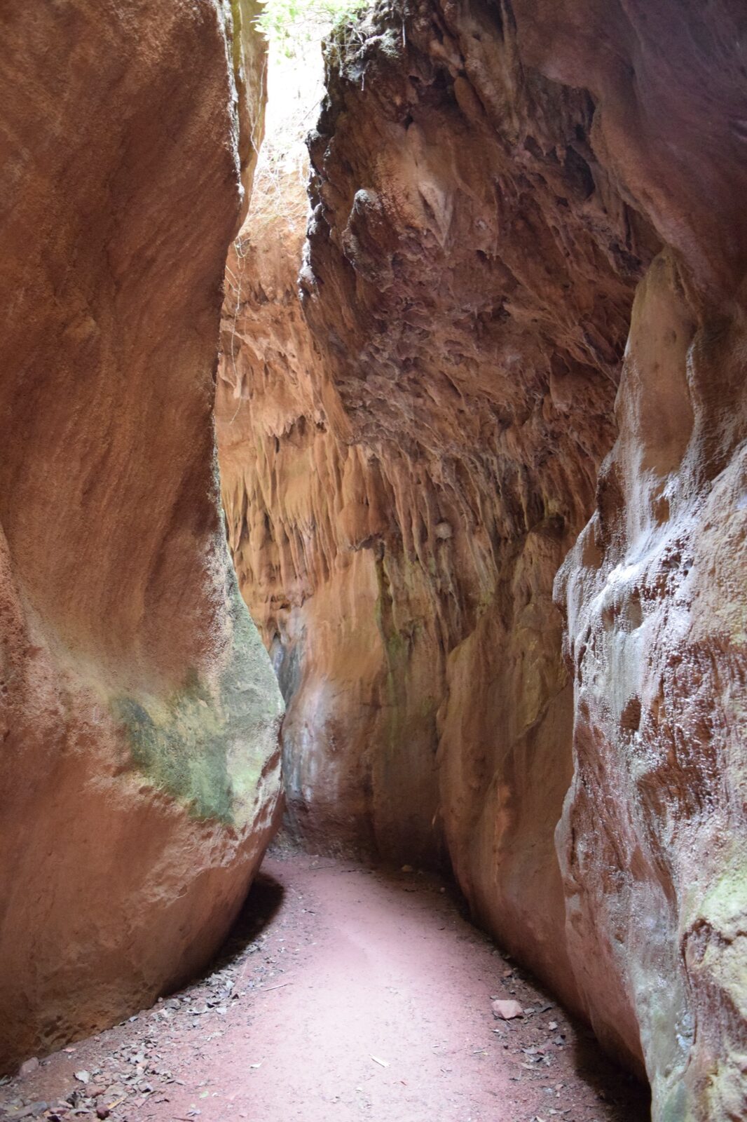 Water-smoothed red rock in the Estrecho de la Agualeja gorge